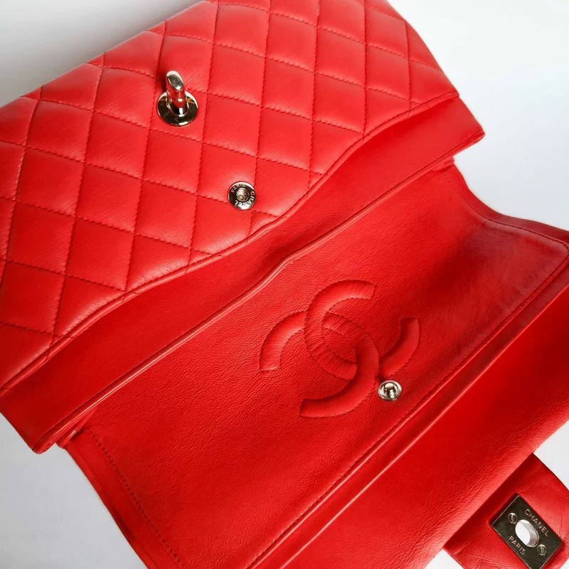 Chanel Classic Flap Bag Medium lamsleer