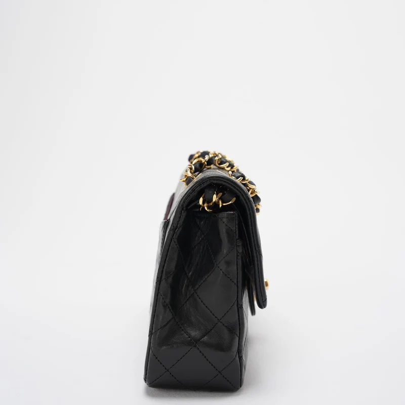 Chanel Vintage Classic Timeless Flap Bag Schwarzes Lammleder mit 24 Karat Goldbeschlägen (selten)