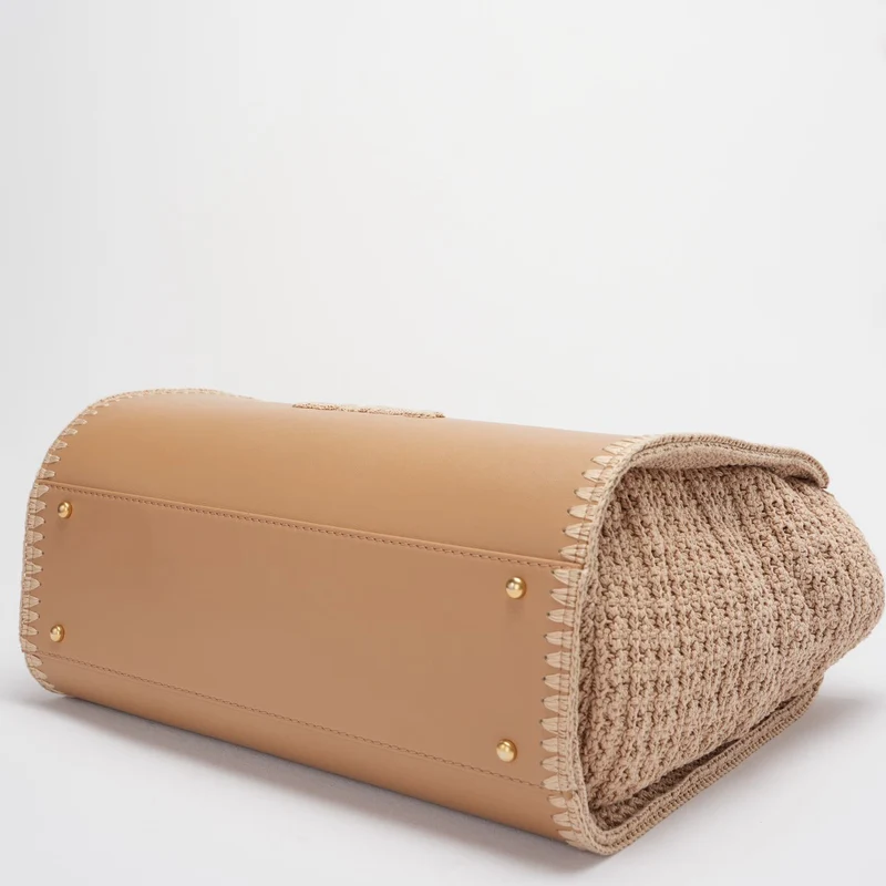 Chanel Deauville Tote Bag aus kamelfarbenem Kalbslederstrick mit goldfarbenen Metallteilen, mittelgroß