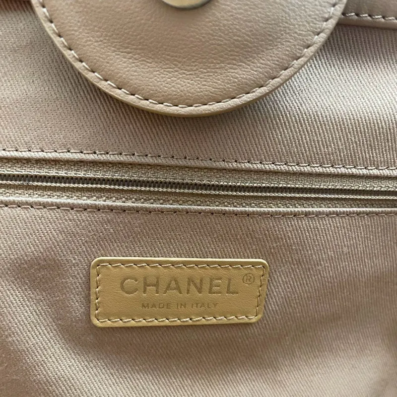 Chanel Deauville Tote Bag aus kamelfarbenem Kalbslederstrick mit goldfarbenen Metallteilen, mittelgroß