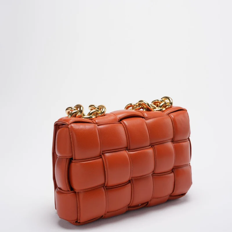 Bottega Veneta Camel CIntrecciato gepolsterte Kettenkassettentasche