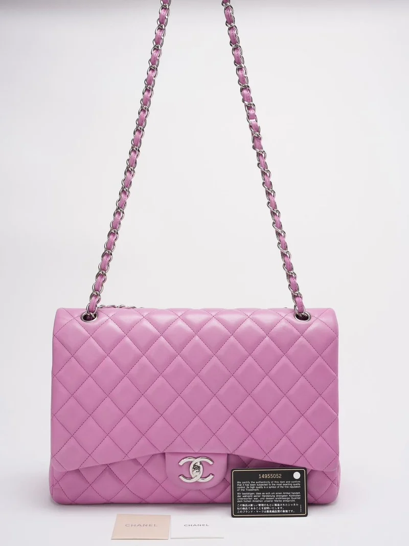 Chanel Timeless Classic Flap Bag Maxi Lila mit silberner Hardware