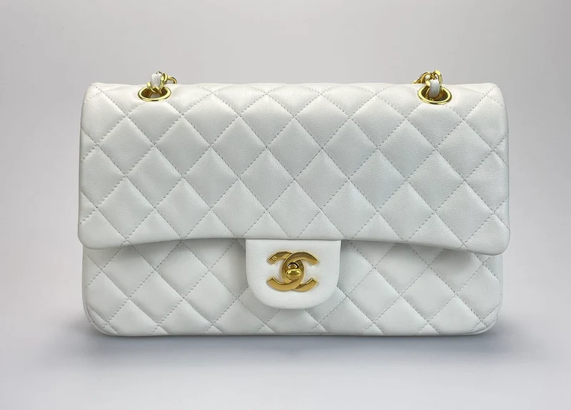 Chanel Vinateg – Klassische Flap Bag in Weiß mit goldener Hardware