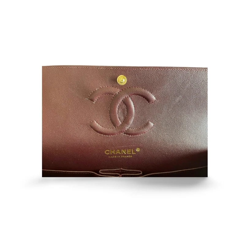 Chanel Schwarze zeitlose Flap Bag mittleres Lammleder mit goldener Hardware