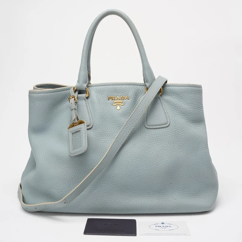 Prada – Mittlere Galleria-Tasche aus hellblauem Saffiano Lux-Leder