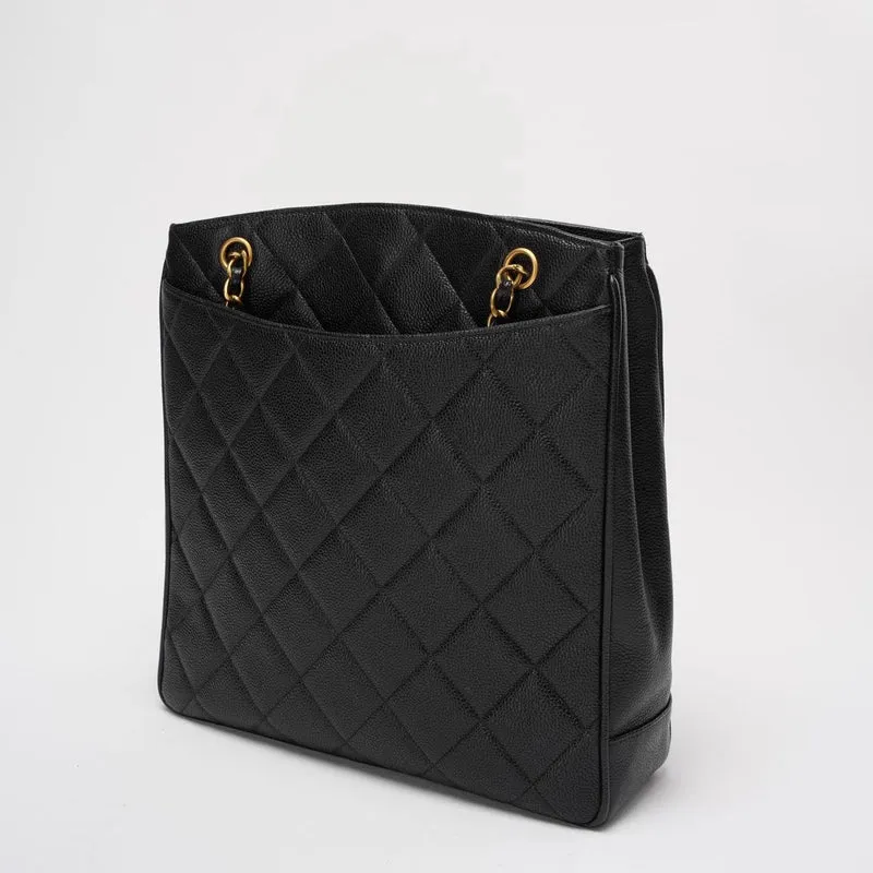 Chanel Vintage 1994 - 1996 Schwarze Kaviar-Schultertasche mit goldenen Beschlägen