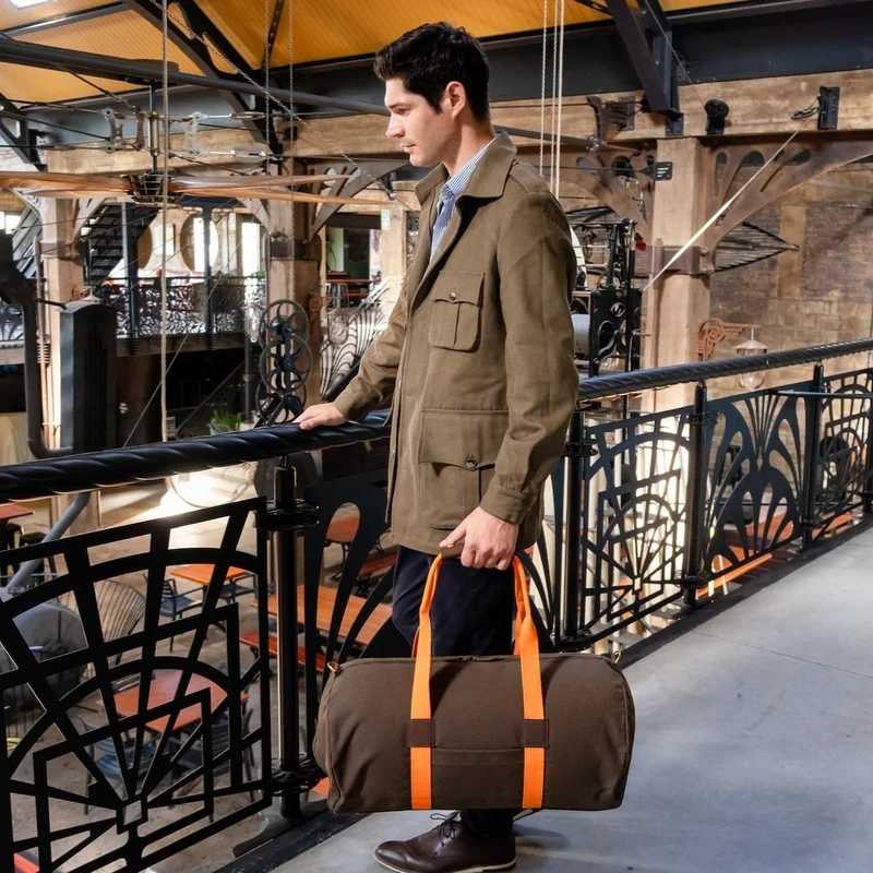 Dufflebag -M- KHAKI mit orangenem Gurtband