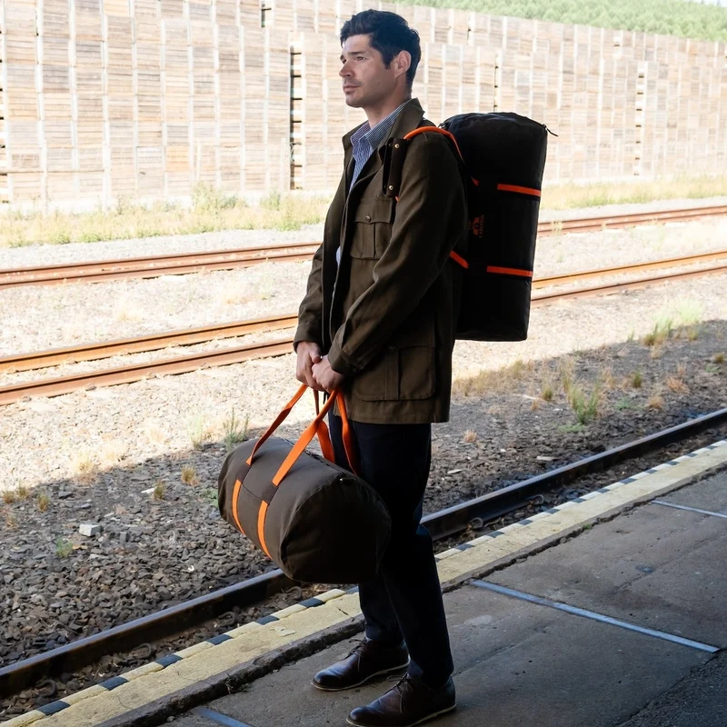 Dufflebag -M- KHAKI mit orangenem Gurtband
