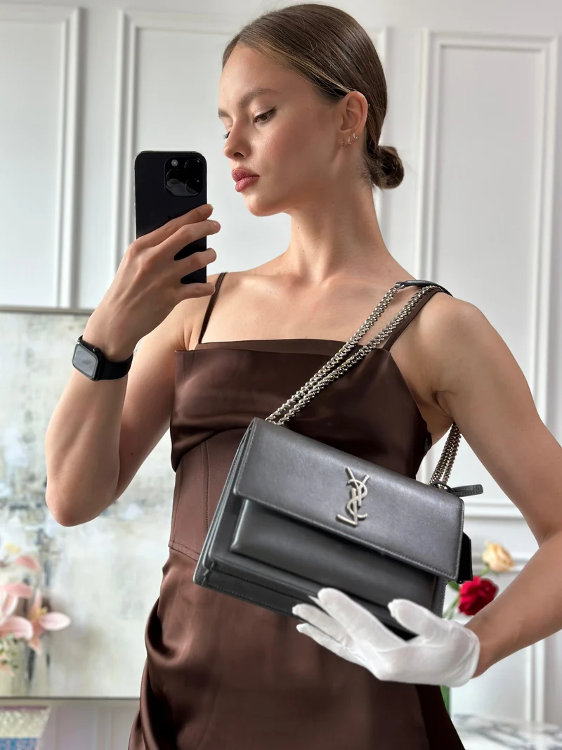 Saint Laurent Graues Kalbsleder Mittleres Monogramm Sonnenuntergang