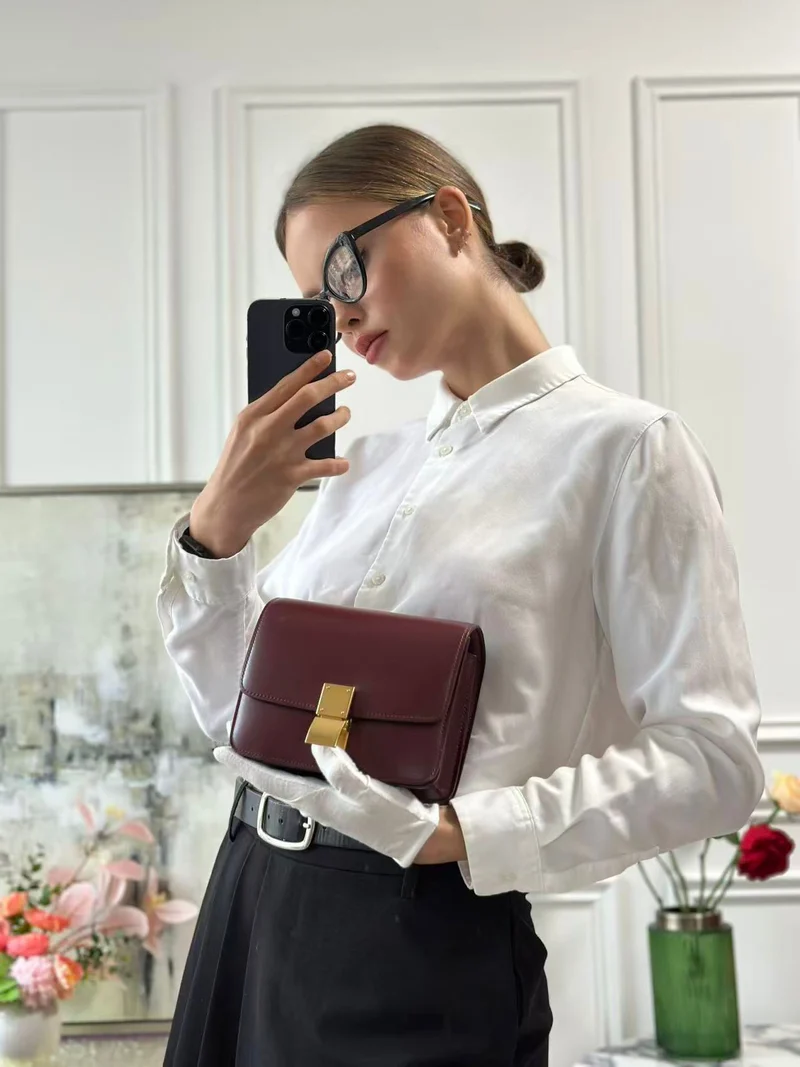 Celine Burgunder Classic Box Kleine Umhängetasche aus Leder
