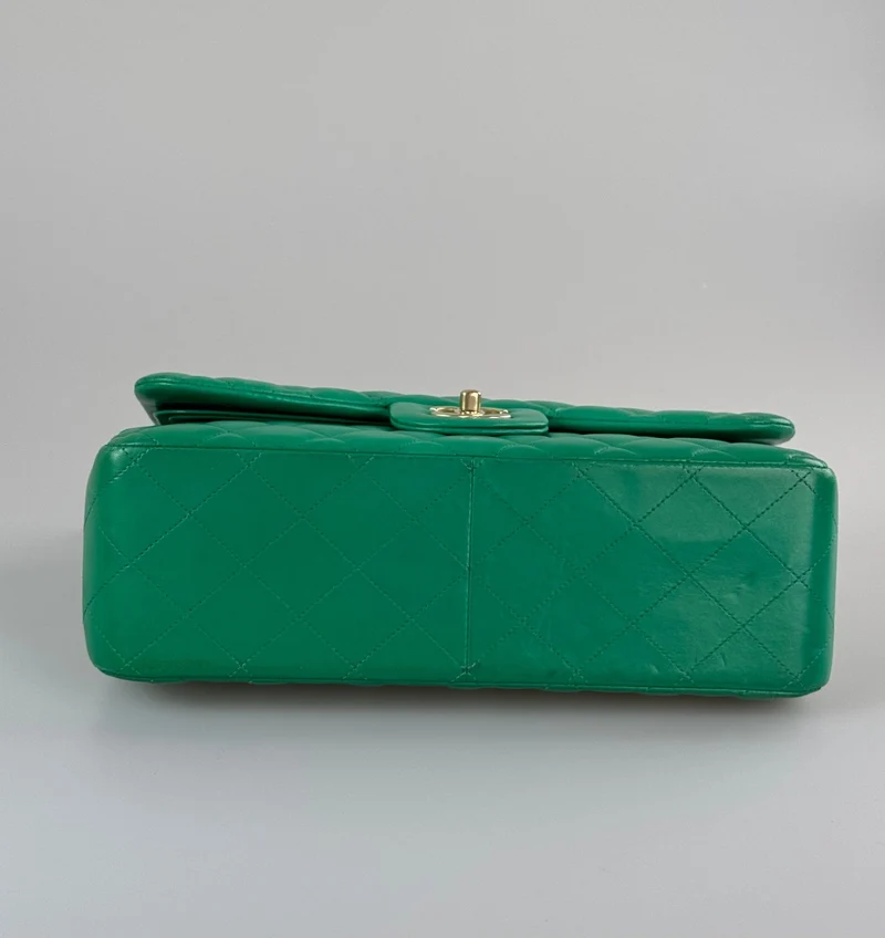 Chanel zeitlose Flap Bag Jumbo Grün mit goldener Hardware