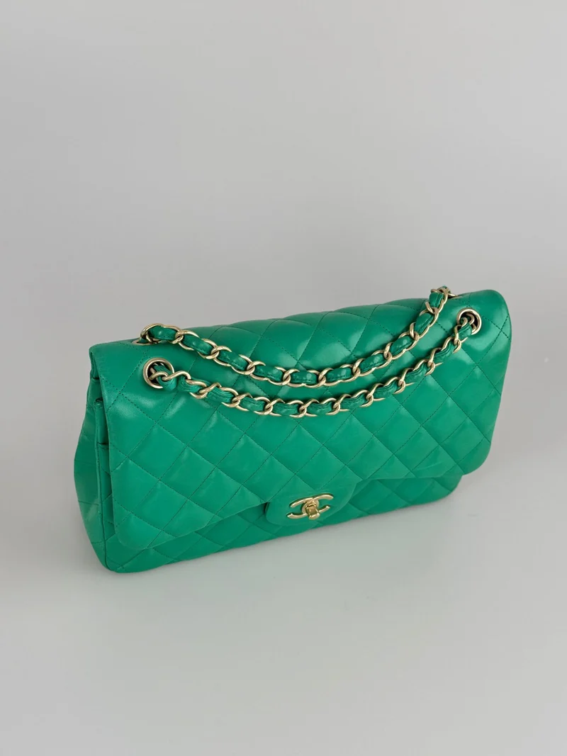 Chanel zeitlose Flap Bag Jumbo Grün mit goldener Hardware
