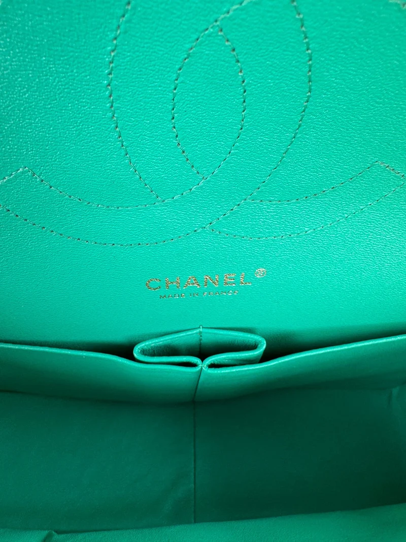 Chanel zeitlose Flap Bag Jumbo Grün mit goldener Hardware