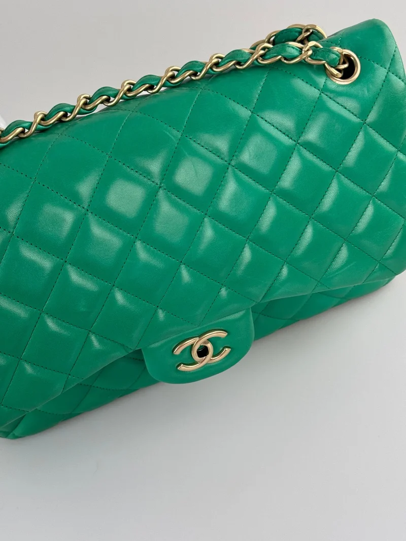 Chanel zeitlose Flap Bag Jumbo Grün mit goldener Hardware