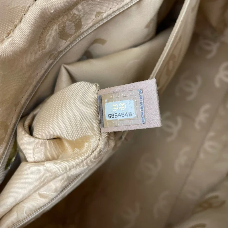 Chanel Kontrast Bowler Handtasche Beige