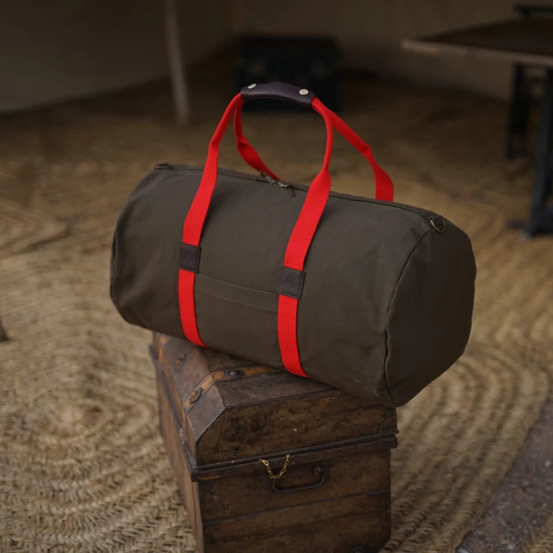 Dufflebag -L- KHAKI mit rotem Gurtband