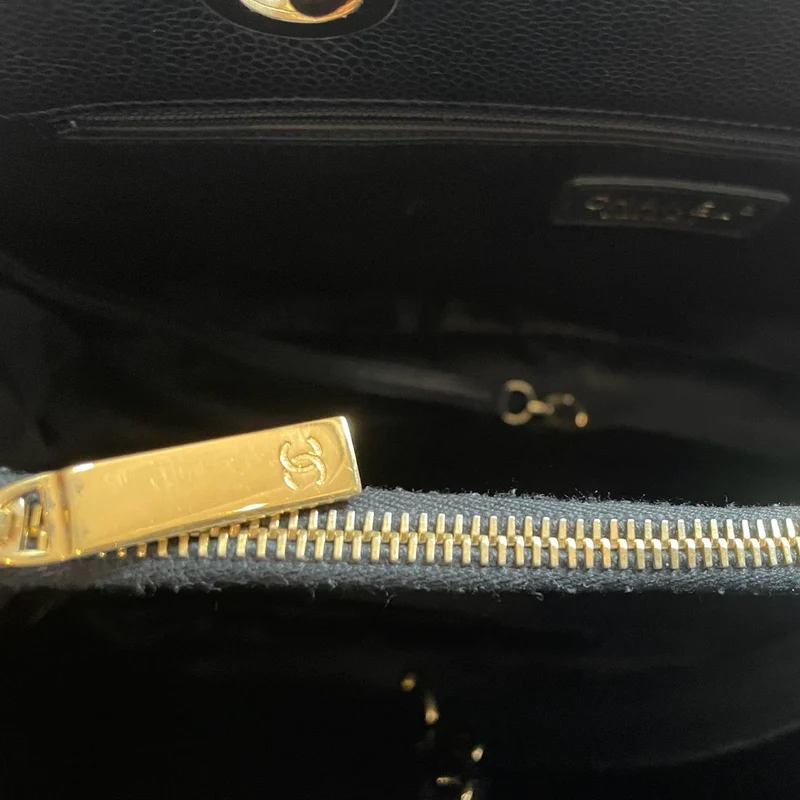 Chanel Grand Shopping Tote Schwarze GST-Tasche aus Kaviarleder mit goldener Hardware Medium