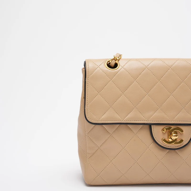 Chanel Vintage Zweifarbige zeitlose Flap Bag Schwarz Beige