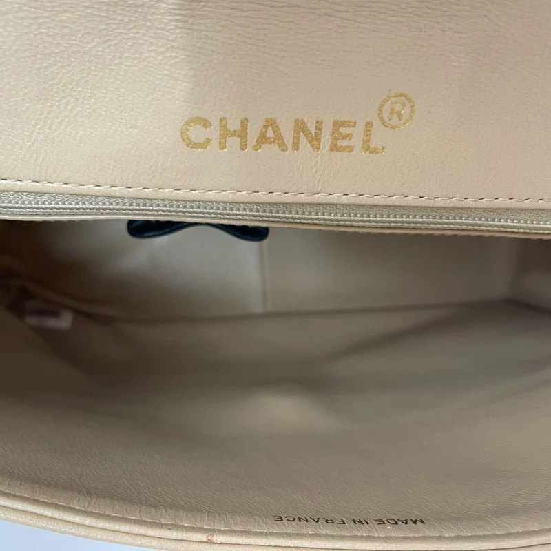 Chanel Vintage Zweifarbige zeitlose Flap Bag Schwarz Beige