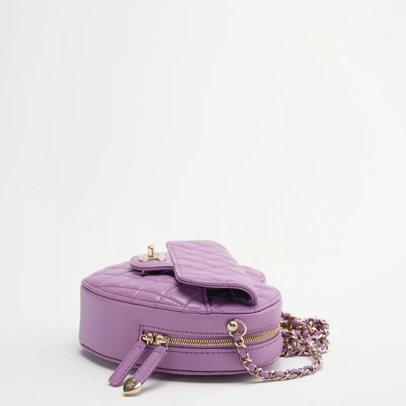 Chanel Lila CC in Love Herz Clutch aus Lammleder 2022