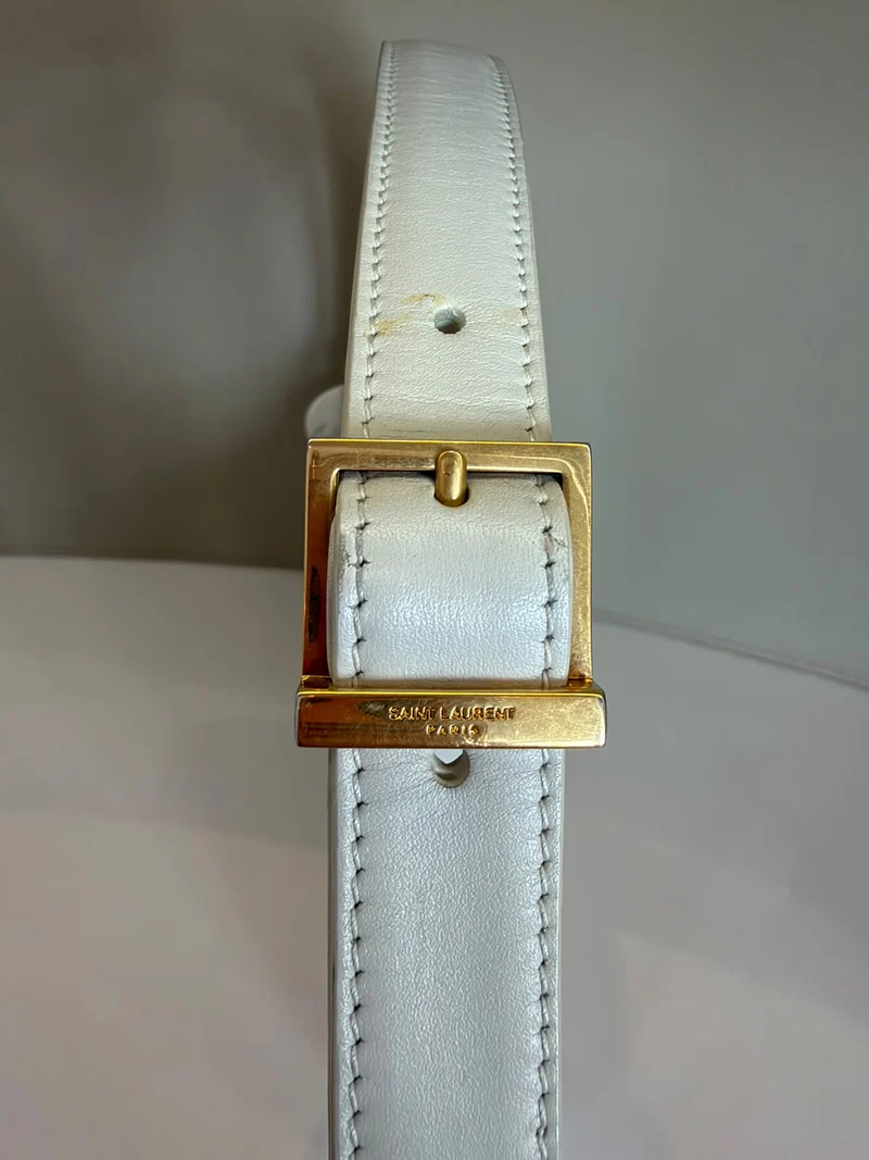 Saint Laurent Le 5 à 7 Schultertasche aus Leder in Cremeweiß mit goldener Hardware