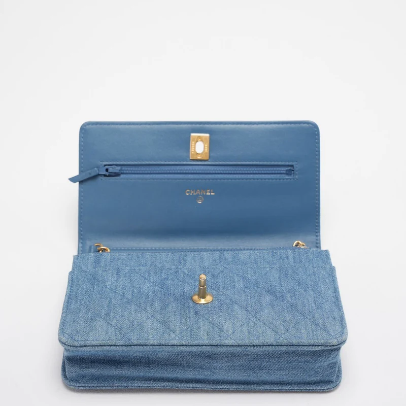 Chanel Denim Wallet On Chain (WOC) CC Pearl Crush Blue Tasche aus dem Jahr 2022