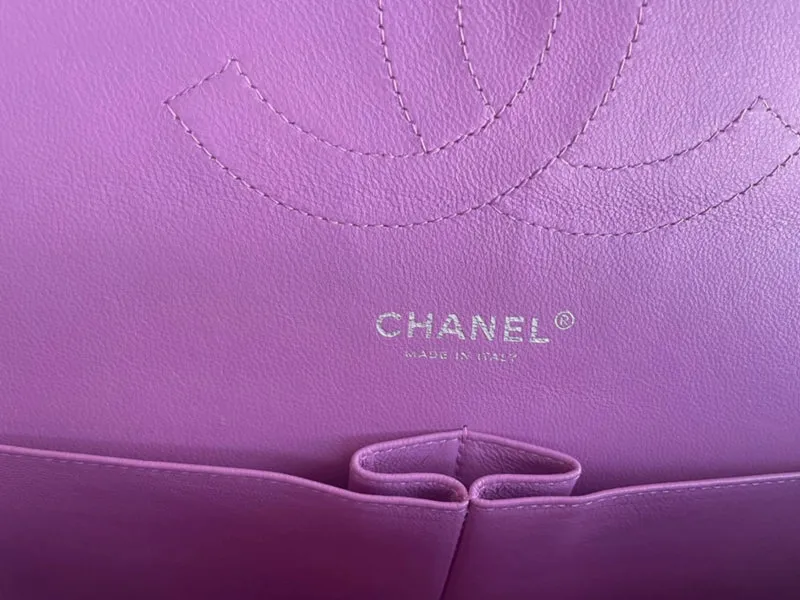Lila Chanel Jumbo Classic Double Flap Bag aus Lammleder mit silberner Hardware