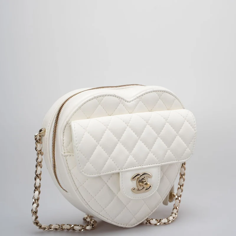 Chanel Big Heart Bag CC In Love Clutch aus gestepptem Lammleder mit Kette in Weiß