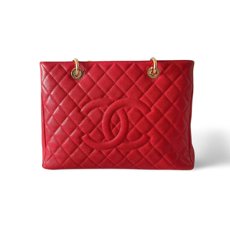 Rote mittelgroße Einkaufstasche von Chanel mit goldenen Beschlägen