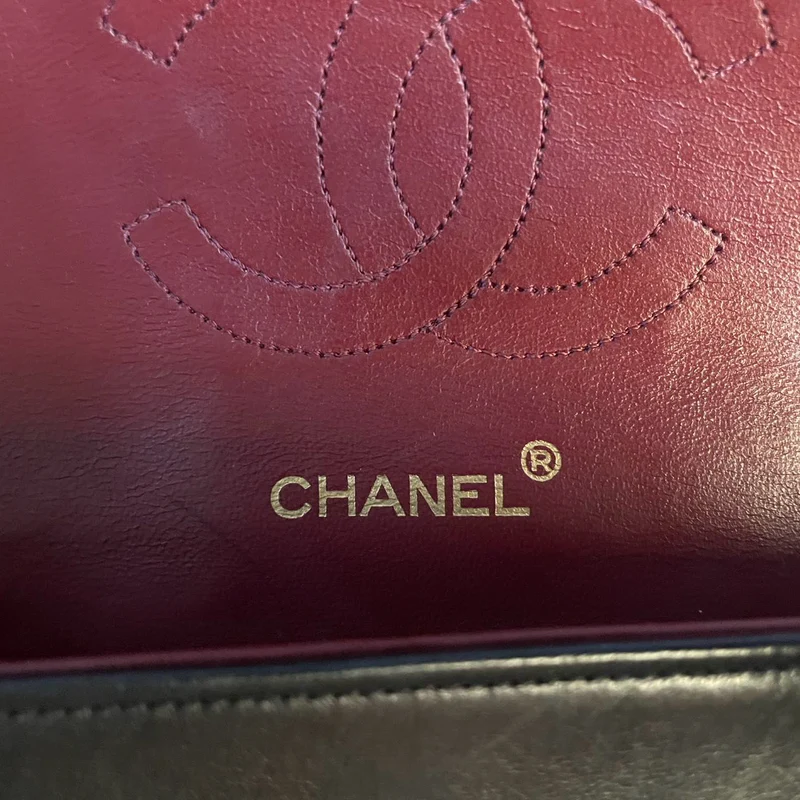 Chanel Vintage Schwarze Lammleder Zeitlose Flap Bag Gold Hardware