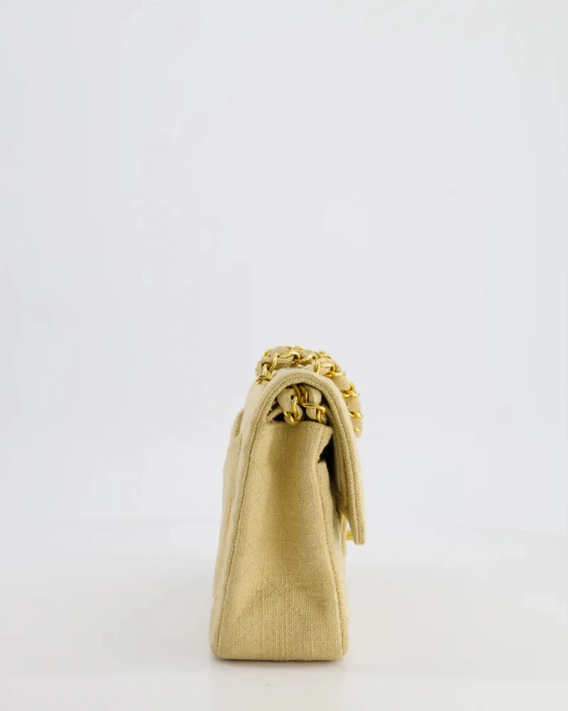 Chanel Vintage Beige kleine Stofftasche mit Doppelklappe und 24 Karat Goldbeschlägen