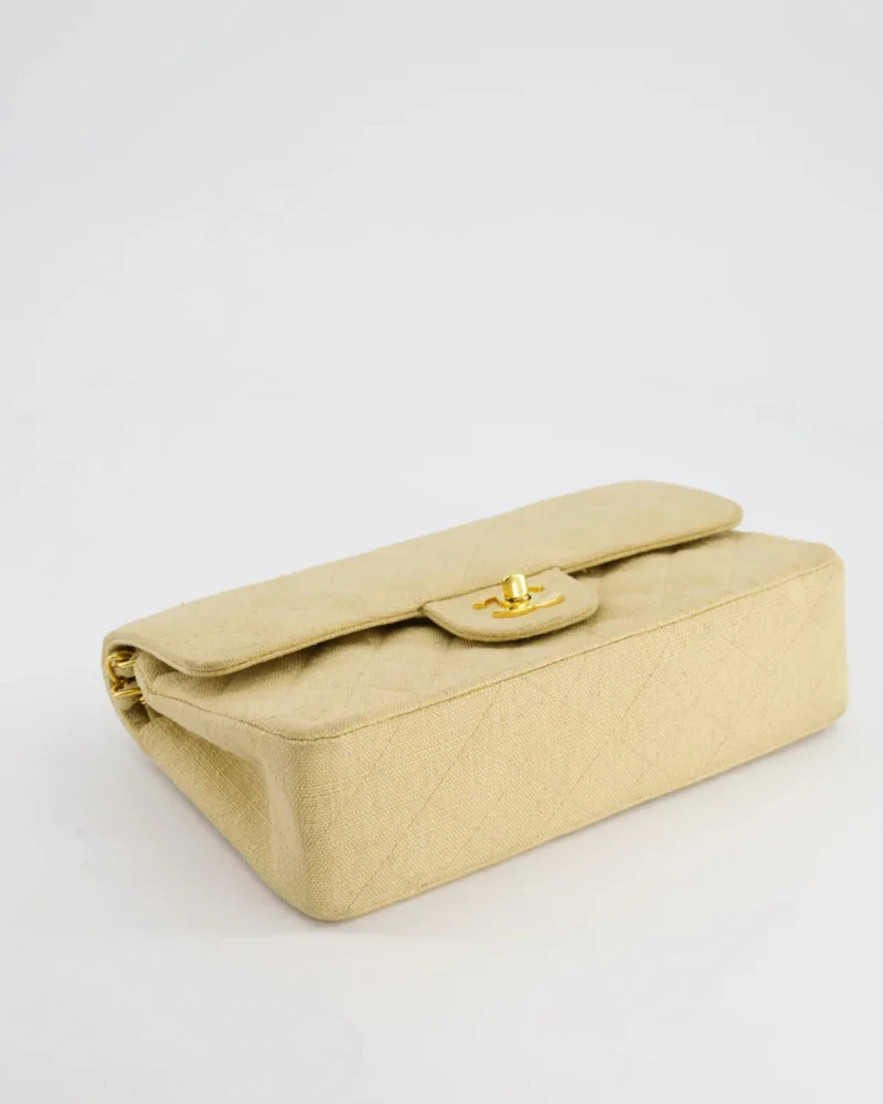 Chanel Vintage Beige kleine Stofftasche mit Doppelklappe und 24 Karat Goldbeschlägen