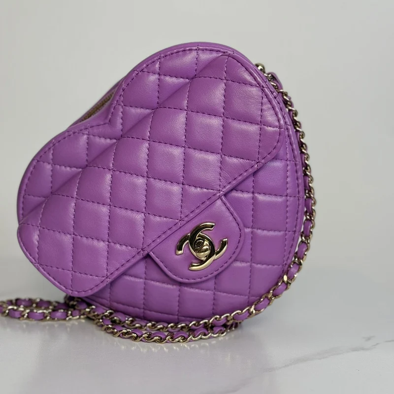 Chanel Große Herztasche Lila Lammleder Gold Hardware 2022