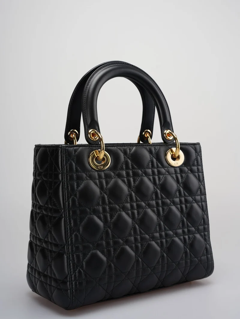 Schwarze mittelgroße Tasche von Christian Dior aus Cannage-Lammleder mit goldenen Beschlägen