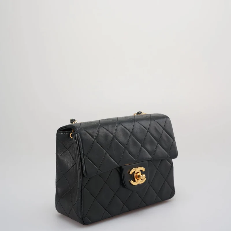 Chanel Vintage Timeless Mini Square Classic Flap Bag in Schwarz mit 24 Karat Goldbeschlägen