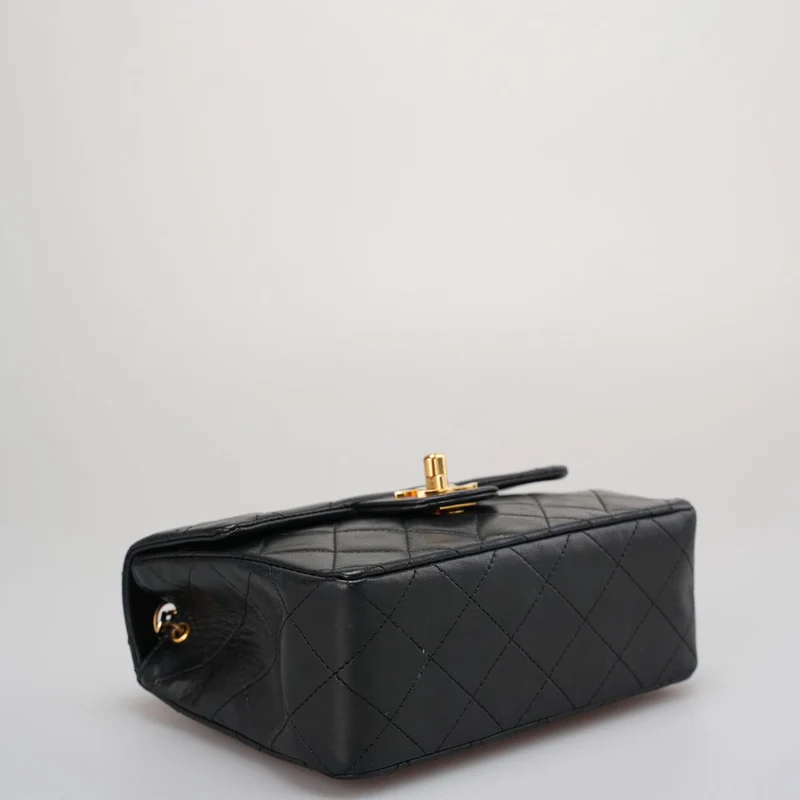 Chanel Vintage Timeless Mini Square Classic Flap Bag in Schwarz mit 24 Karat Goldbeschlägen