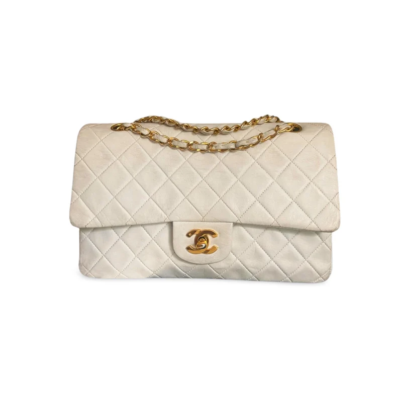 Chanel White Vintage Medium Classic Flap Bag aus Lammleder mit 24 Karat Goldbeschlägen