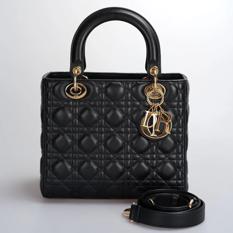 Christian Dior Schwarze mittelgroße Lady Dior Tasche aus Cannage-Lammleder mit goldenen Beschlägen