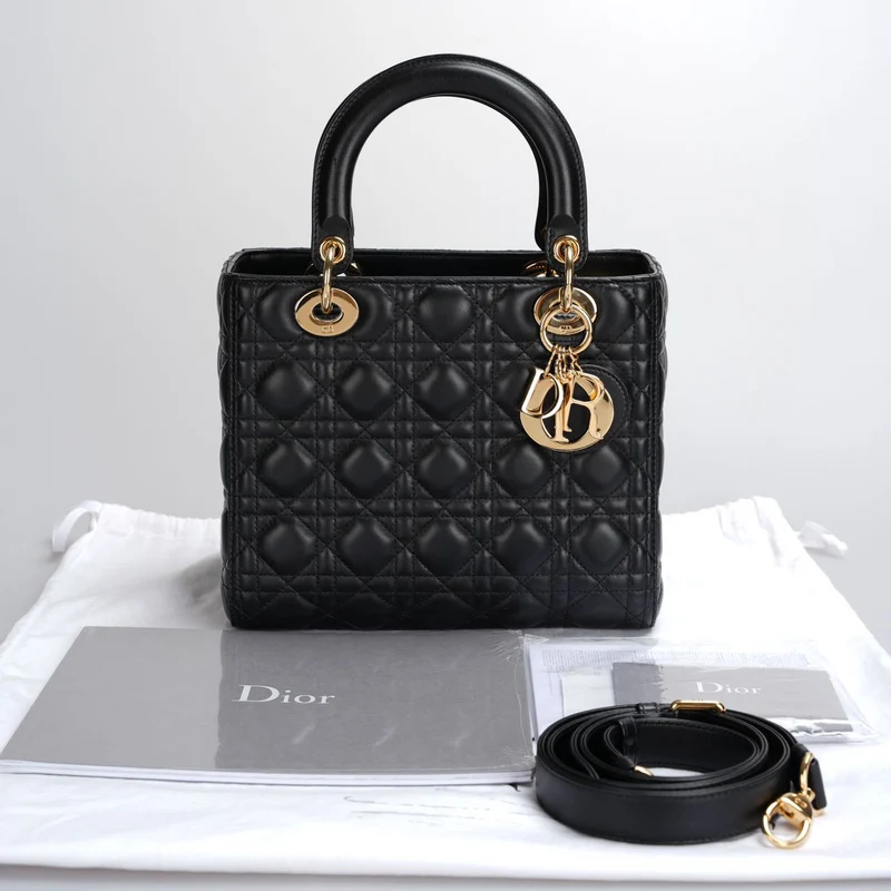 Christian Dior Schwarze mittelgroße Lady Dior Tasche aus Cannage-Lammleder mit goldenen Beschlägen