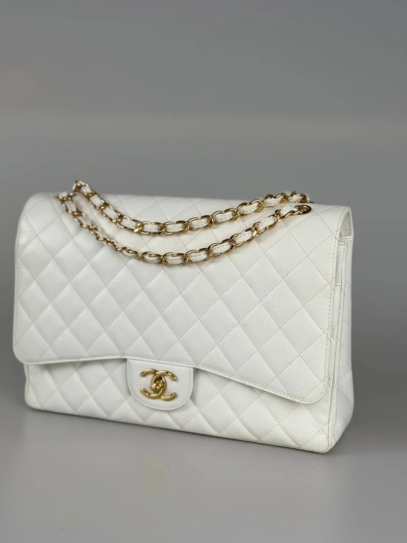 Chanel zeitlose Flap Bag Caviar Leder Maxigröße in weiß