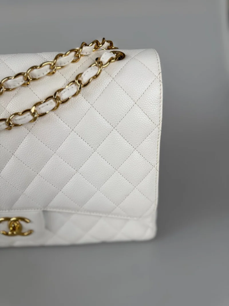 Chanel zeitlose Flap Bag Caviar Leder Maxigröße in weiß