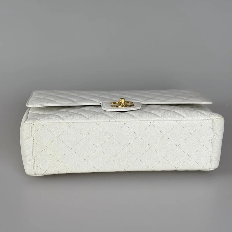 Chanel zeitlose Flap Bag Caviar Leder Maxigröße in weiß