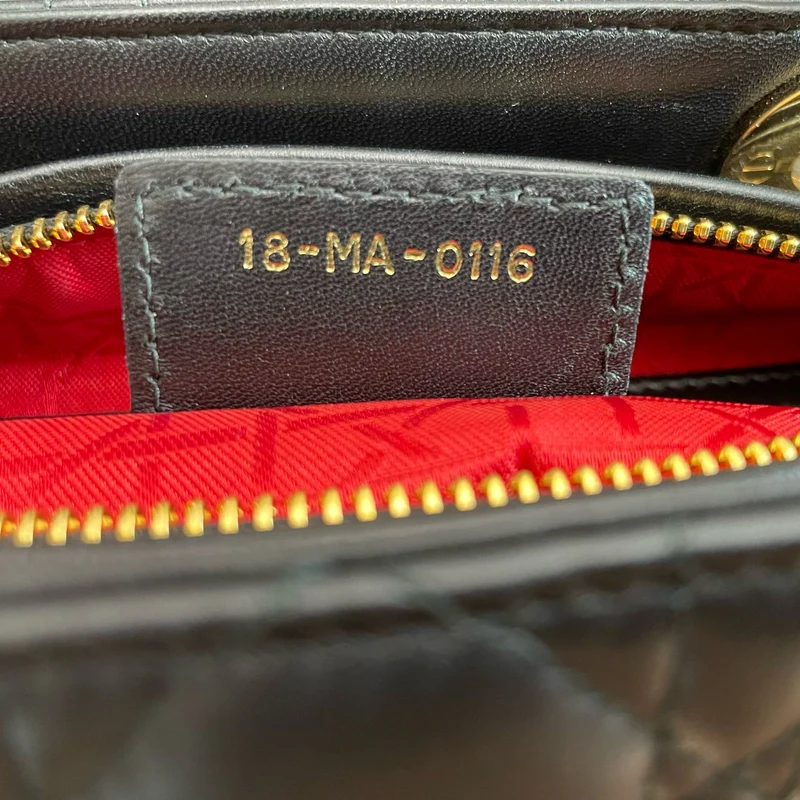 Dior Schwarze Lady Dior Tasche aus mittelgroßem Cannage-Lammleder mit goldenen Beschlägen ab 2016