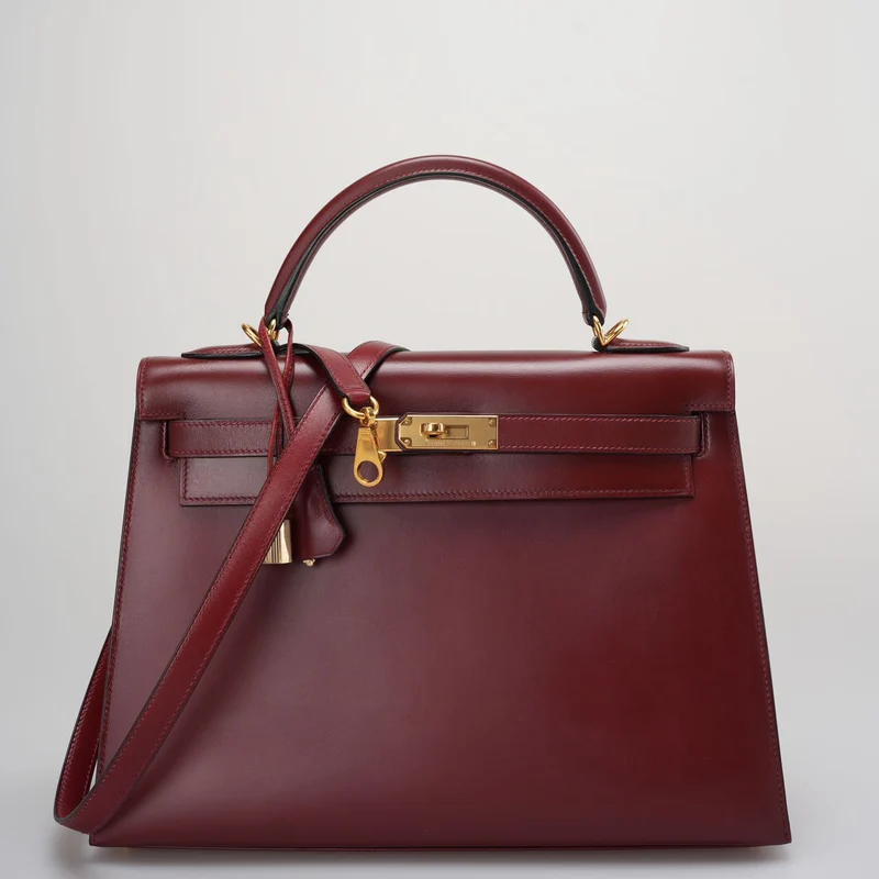 Hermes Kelly 32 Sellier Tasche aus burgunderfarbenem Boxleder mit goldenen Beschlägen von 2004
