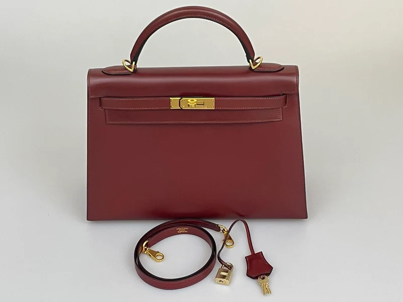 Hermes Kelly 32 Sellier Tasche aus burgunderfarbenem Boxleder mit goldenen Beschlägen von 2004