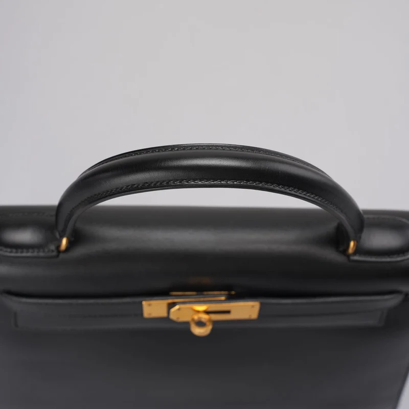 Hermes Vintage Kelly 28 Sellier Tasche aus schwarzem Kalbsleder mit goldener Hardware