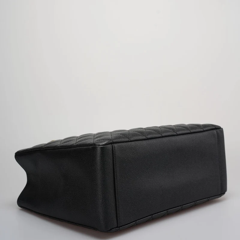 Chanel GST Schwarze Tasche aus Cavier-Leder mit goldenen Beschlägen von 2014, Teil 1
