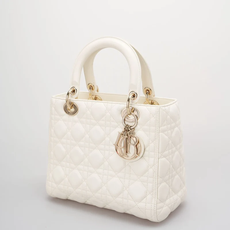 Christian Dior Weiße mittelgroße Lady Dior Tasche aus Cannage-Lammleder mit goldenen Beschlägen