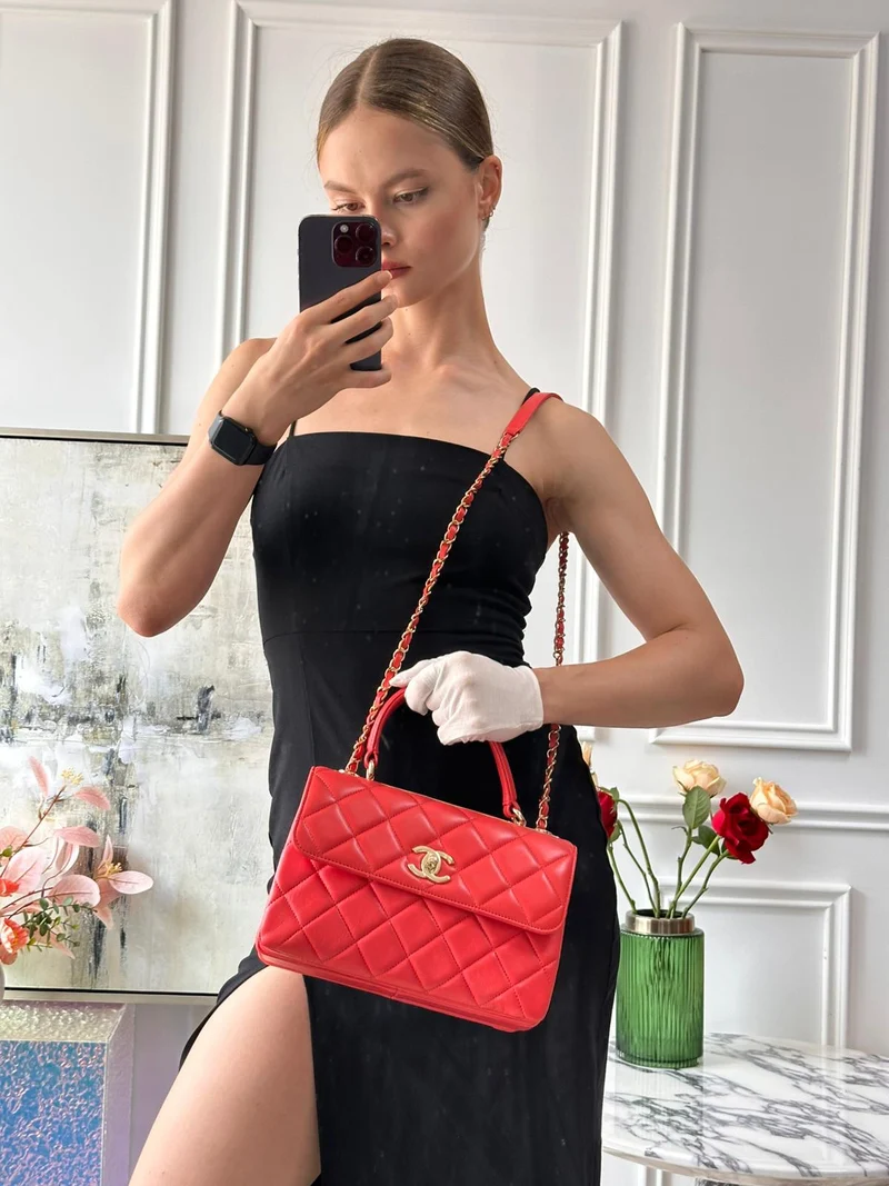 Chanel Rote kleine trendige CC-Tasche aus Lammleder mit champagnergoldener Hardware