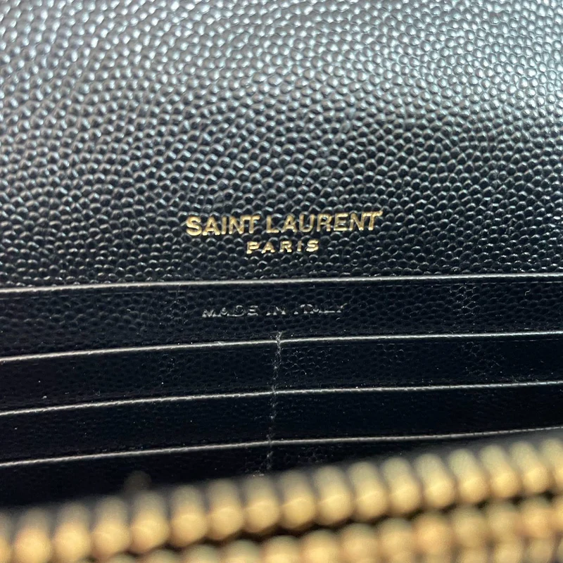 Saint Laurent – ​​Kleines Portemonnaie mit Monogramm auf Kettentasche in Schwarz mit goldfarbenen Metallteilen